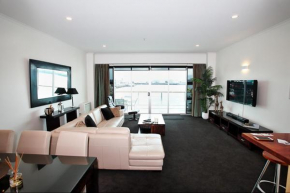 Spacious Executive Apartmt,great Views! Location